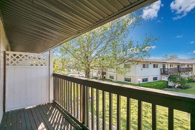 Building Photo - 1ST MONTH RENT FREE 2 Bed 1 Bath 2nd Floor Unit With Balcony In Desirable Area Winter Park Sectio...