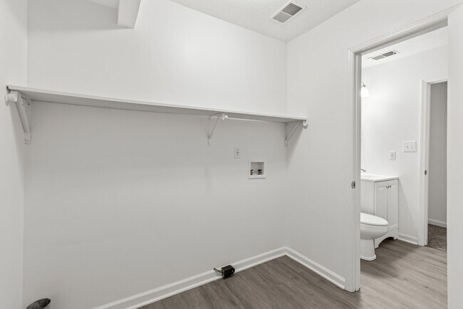 Building Photo - Charming 3 Bedroom, 2 Bathroom house