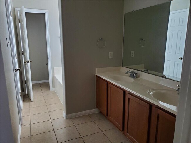Building Photo - 3701 Holden Ct