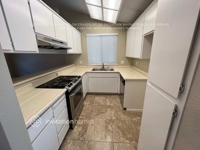 Building Photo - 1324 Puebla Way