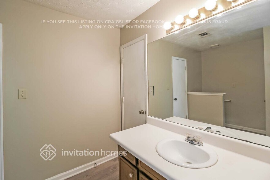 Building Photo - 146 Forest Pl