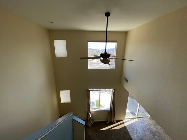 Building Photo - North Valley - 3 Bed 2 Bath - Near Water P...