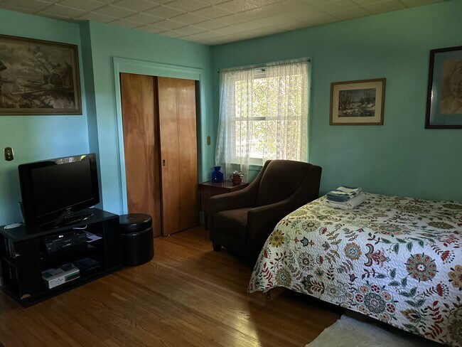 Building Photo - 425 Tryon Dr