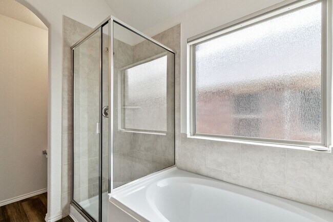 Building Photo - Great 4 Bdrm 2 Bath Home in Aubrey Tx