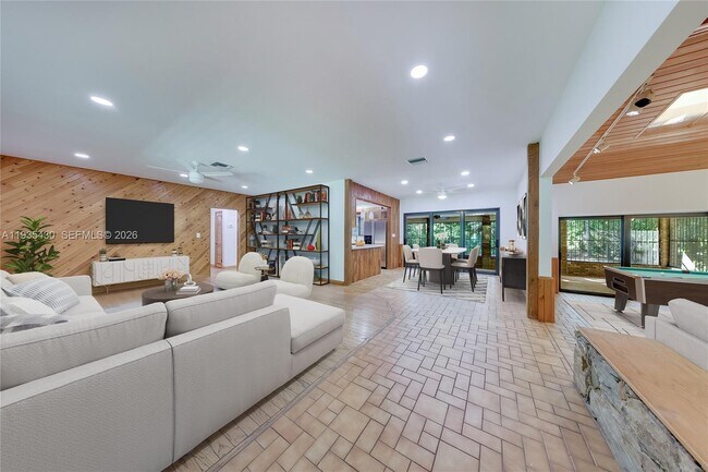 Building Photo - 6290 SW 86th St