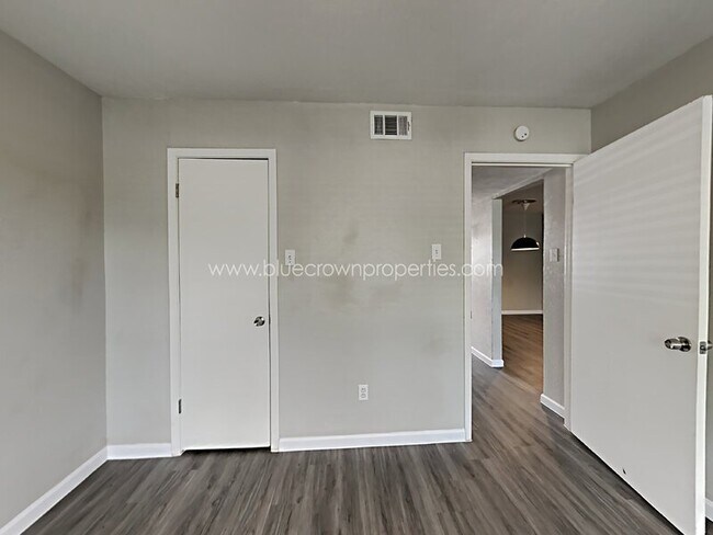Building Photo - 5105 Skillman St