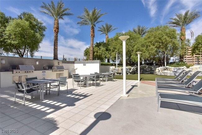 Building Photo - 2700 Las Vegas Blvd S