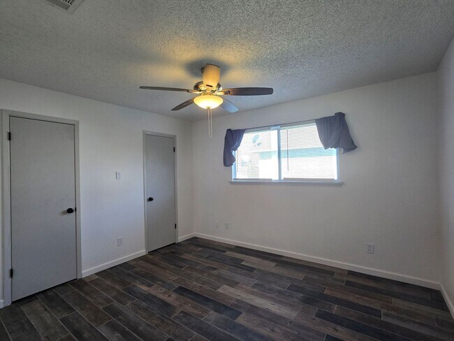 Building Photo - 2408 Windmill Dr