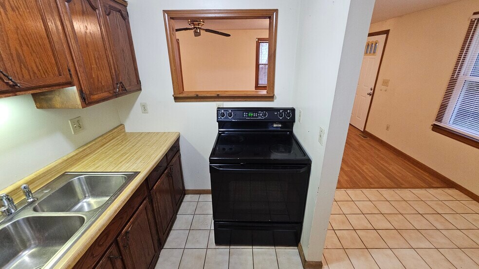 Kitchen - 4242 Allmond Ave