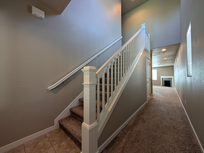 Building Photo - Beautiful 3-Bedroom, 2.5-Bath Home In the ...