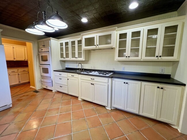 Building Photo - 3 Bedroom Home in Greenwood!