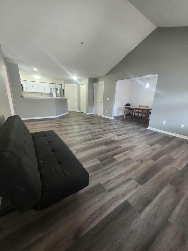 Building Photo - 1367 Millbrook Trail