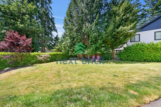 Building Photo - Expansive 4-Bedroom Sammamish Residence w/ Private Guest Suite & Included internet and landscaping.