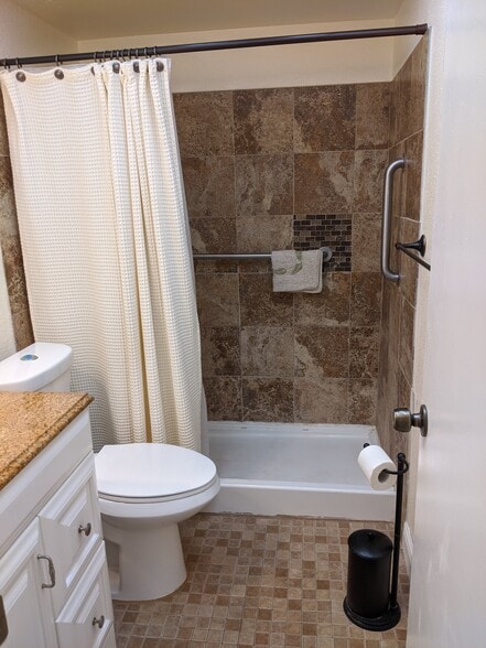 Bathroom - 10034 64th Ave N