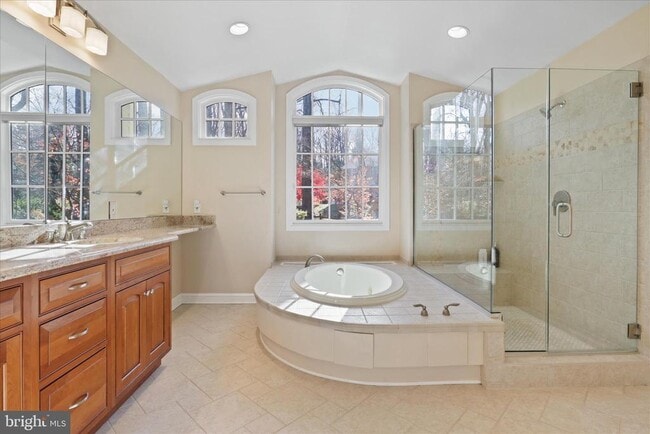 Building Photo - 6543 Cedarwood Ct
