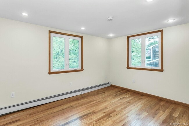 Building Photo - 717 3rd Ave