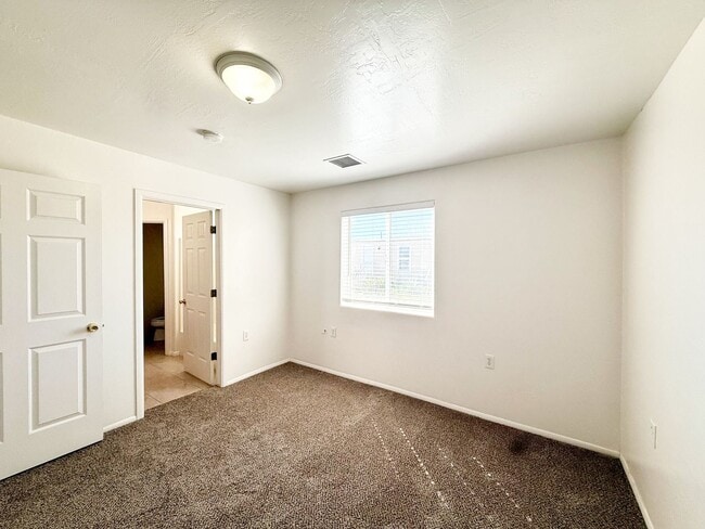 Building Photo - Charming Updated Home  Paulden