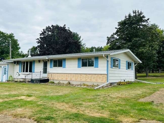 Building Photo - 3902 N Flansburg Rd