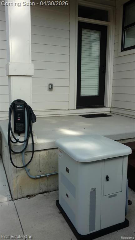 Building Photo - 714 E University Ave