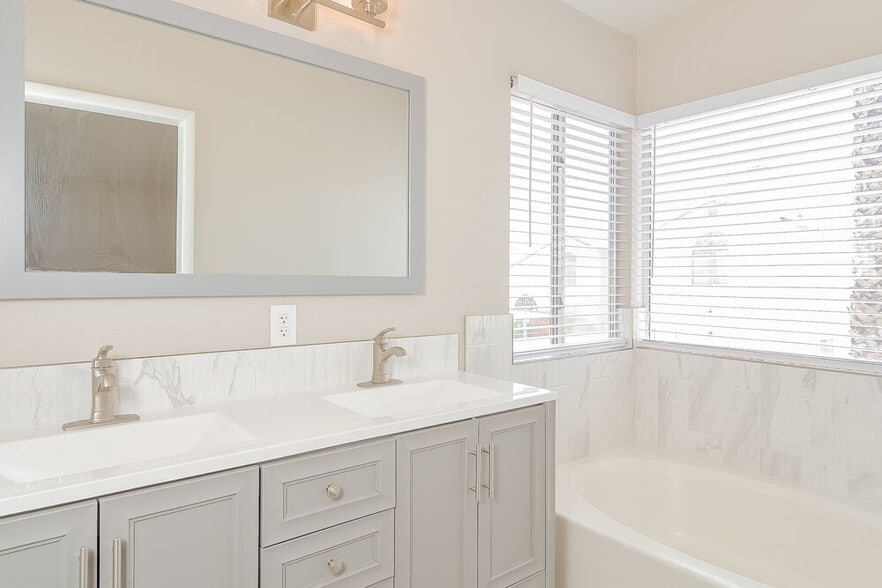 Building Photo - 1725 Autumn Rust Dr