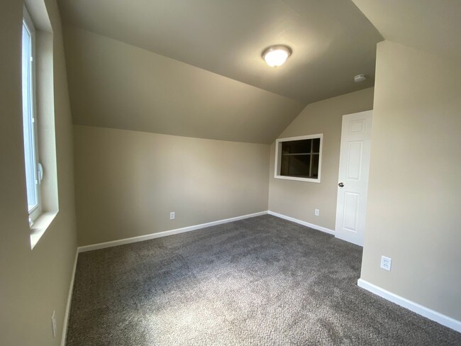 Building Photo - Remodeled 4 Bedroom 3 bath Home