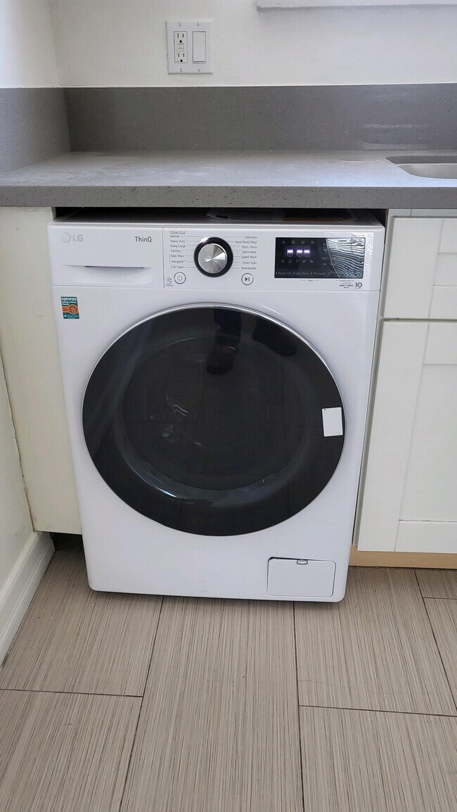 washer in 3538 1/2 unit - 3536 W Adams Blvd