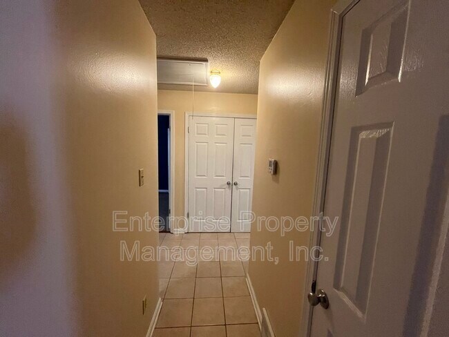 Building Photo - 7053 Daneman Dr