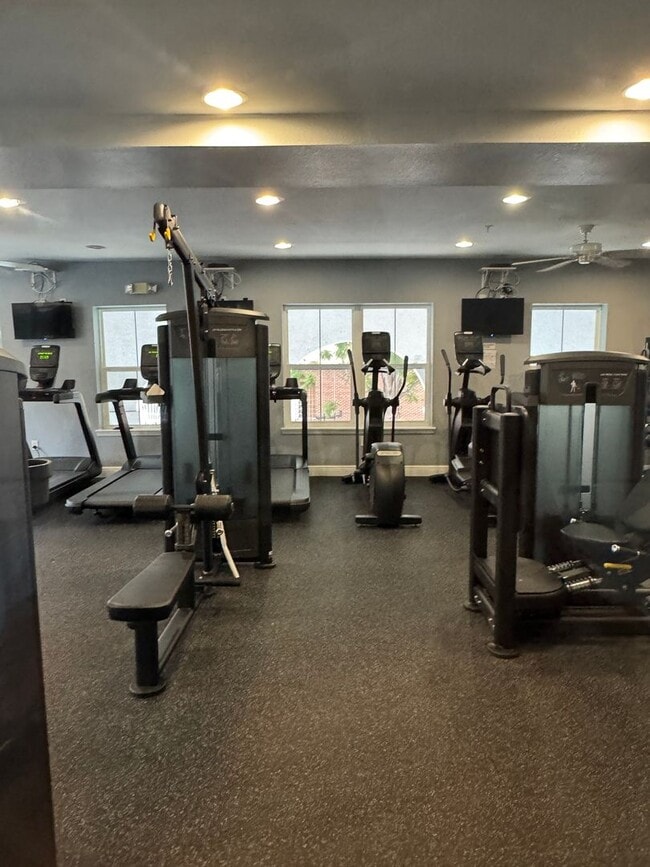 Building Photo - Corner Unit 2 bedroom 2 bathroom at The Grande Downtown