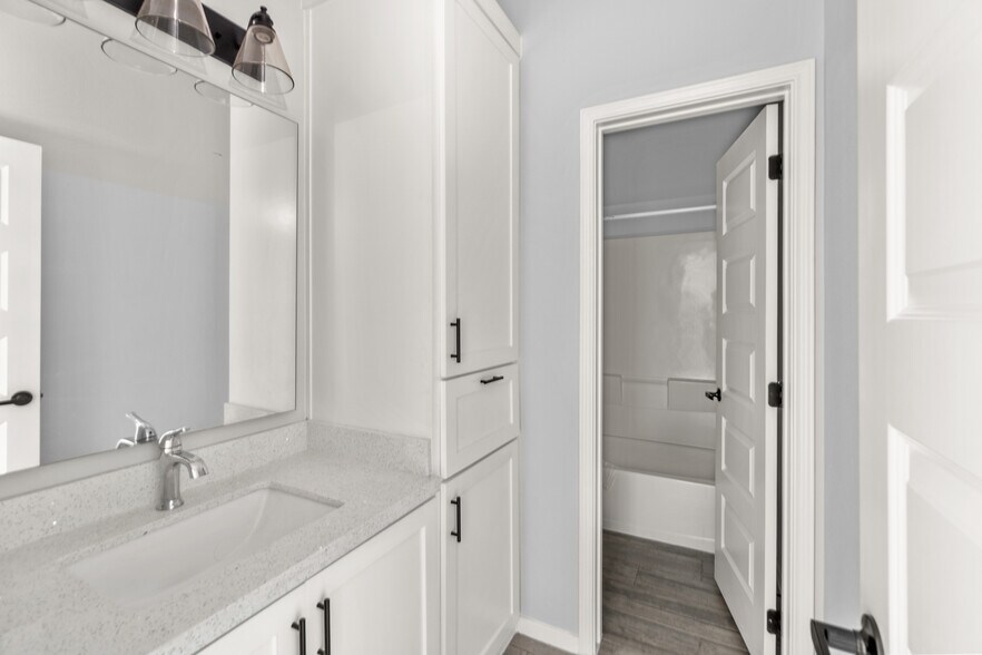 Building Photo - 11018 N 33rd Ln