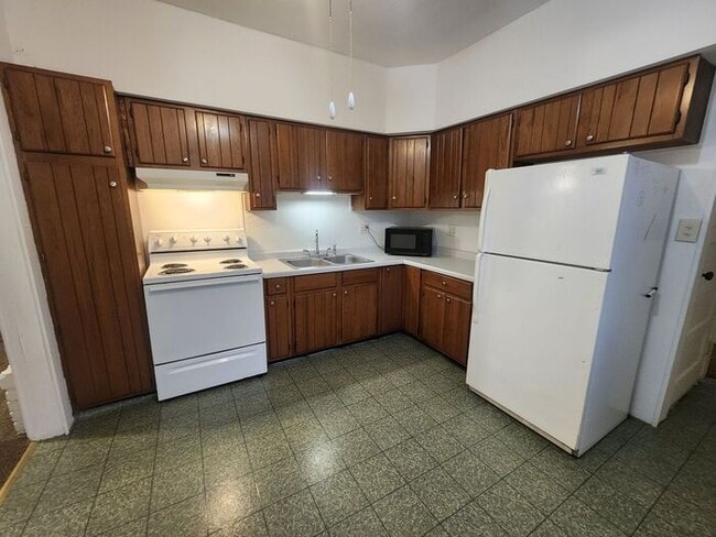 Building Photo - 2 Bedroom Home in Clinton