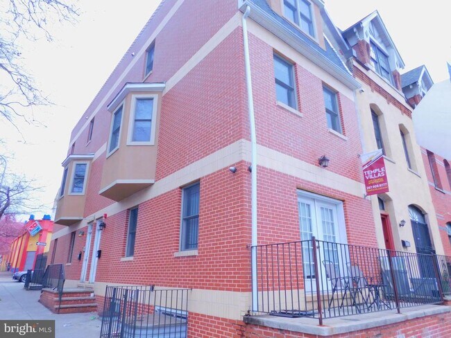 Building Photo - 4447 Sansom St