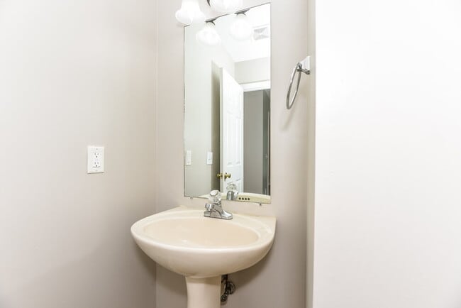 Building Photo - 5525 Craftwood Dr
