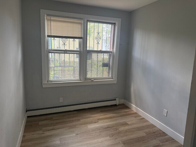 Building Photo - 89 Bostwick Ave