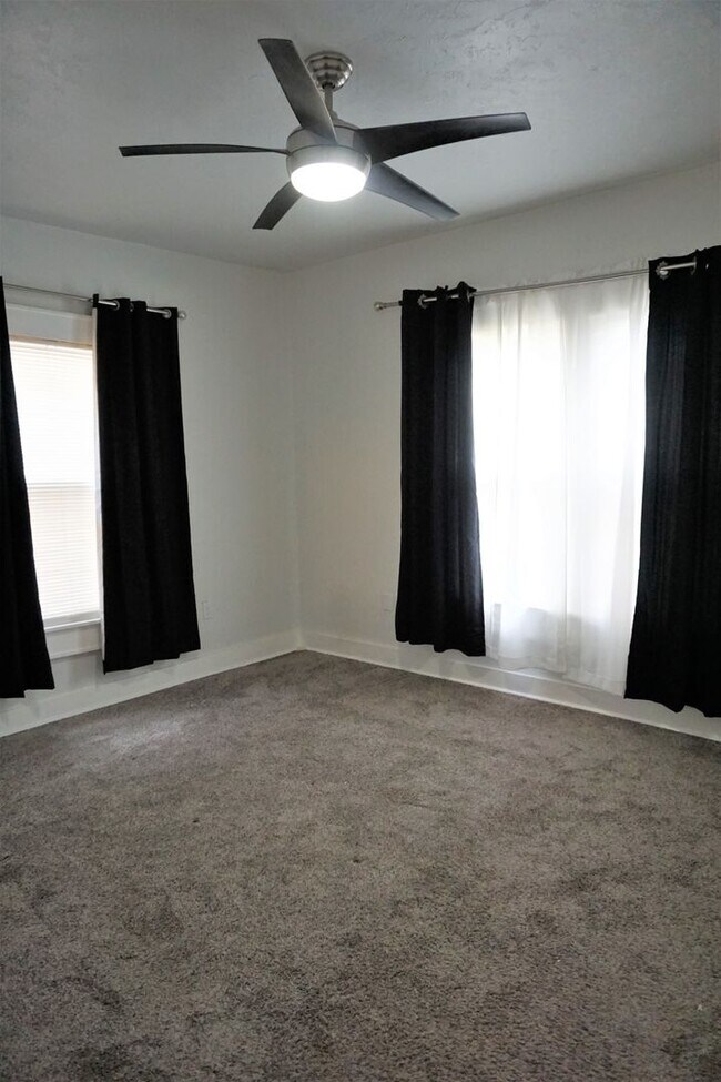 Building Photo - 2 BED 1 BATH DUPLEX MESTA PARK