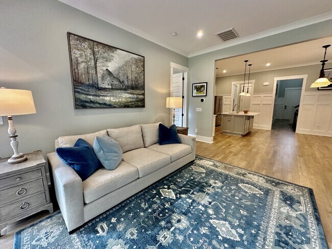 Building Photo - Beautiful Four Bedroom Fully Furnished Home Located in The Walk!