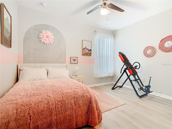 Building Photo - 790 Carmel Ln