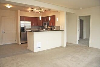 Building Photo - Spacious Kirkland Central Condo for Rent.