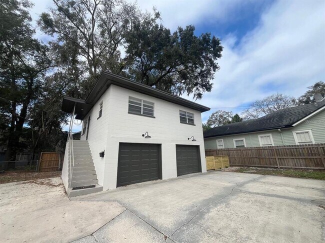 Building Photo - 1315 E Central Blvd