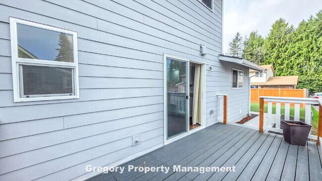Building Photo - 5830 East Dr