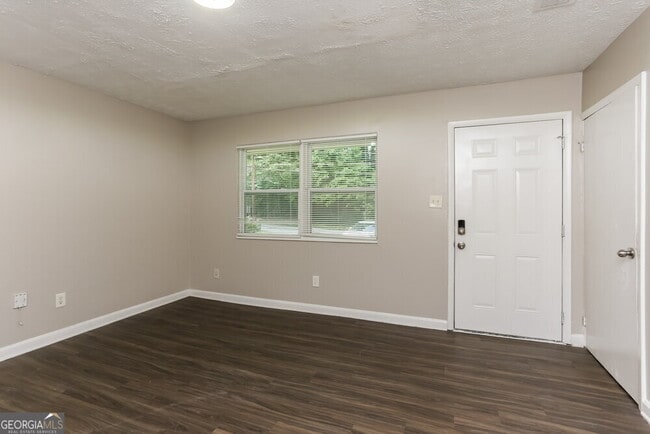 Building Photo - 599 Plainville Dr SW