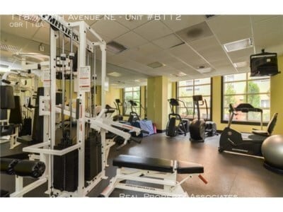 Building Photo - Downtown Bellevue Studio Condo BelleArts