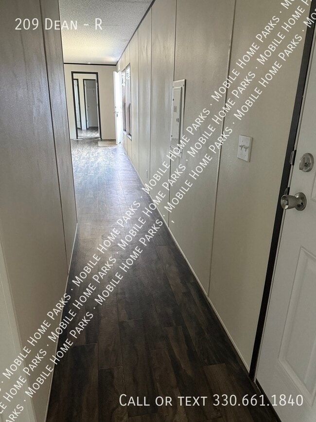 Building Photo - 209 Dean-R