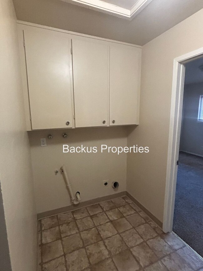 Building Photo - 476 Belmont Dr