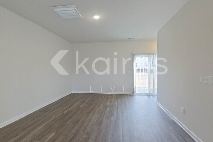 Building Photo - 2097 Banyon Cir