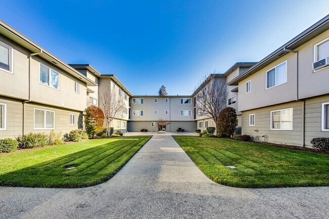 Building Photo - 1549 San Carlos Ave