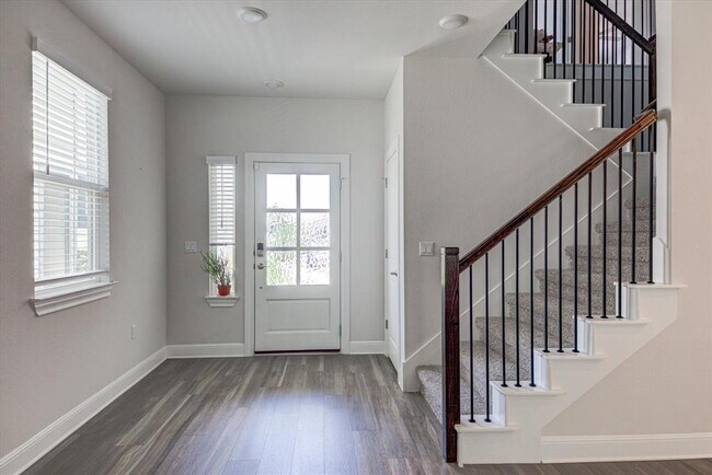 Building Photo - 15610 Ellinger Dr