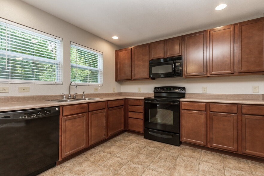 Building Photo - 8038 Retreat Ln