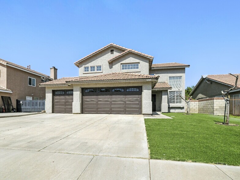 Primary Photo - 44131 Sunmist Ct