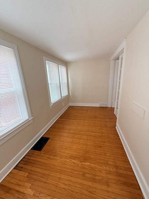 Building Photo - 215 Norbourne Blvd