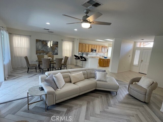Building Photo - 35330 Rosemont Dr